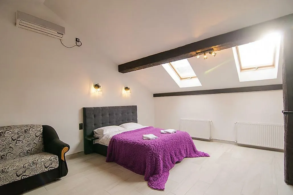 Central Studio Apartments 