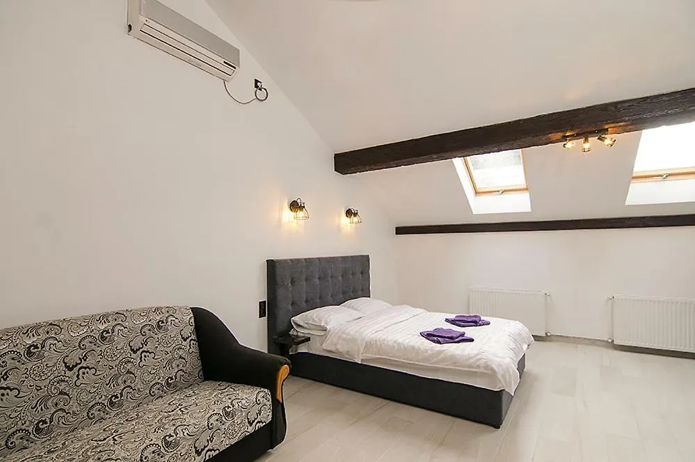 Central Studio Apartments 