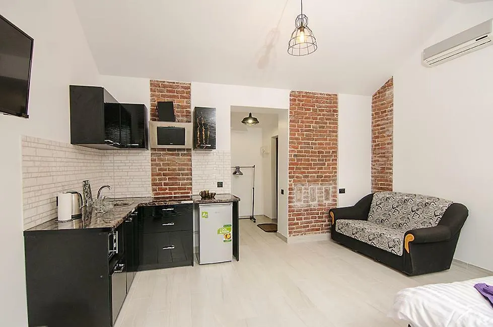 Central Studio Apartments 