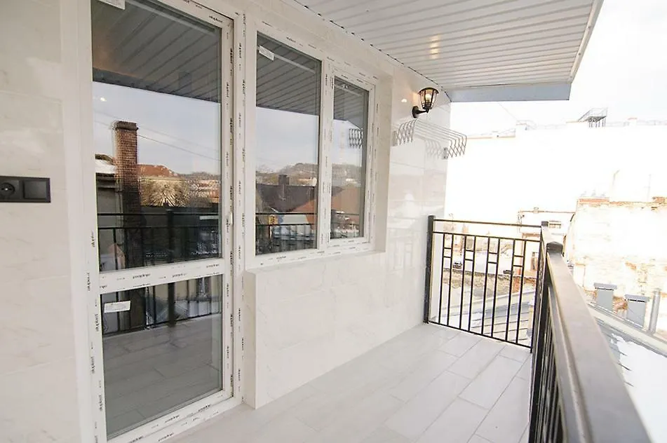Central Studio Apartments 