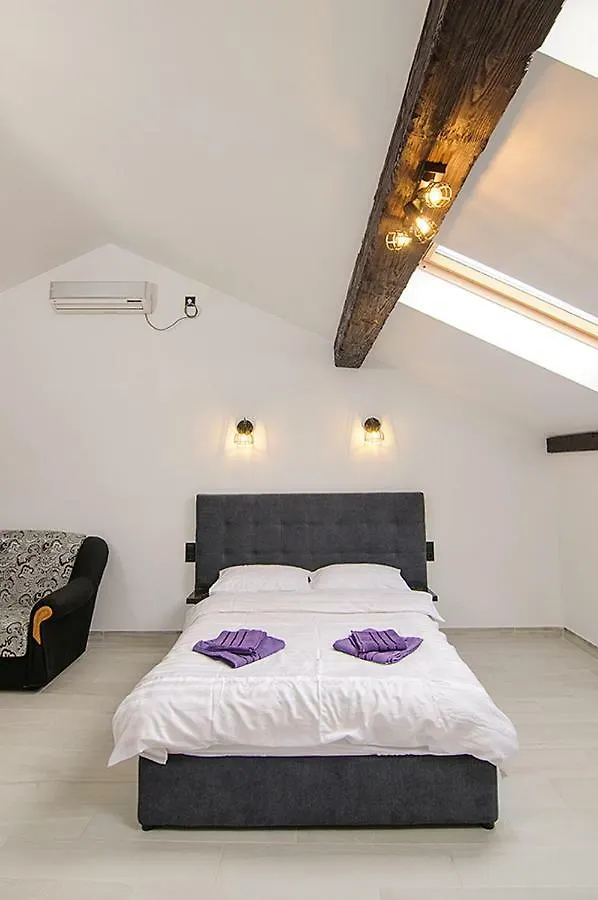 Central Studio Apartments 