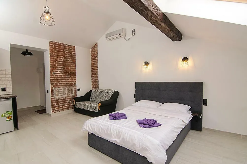 Central Studio Apartments 